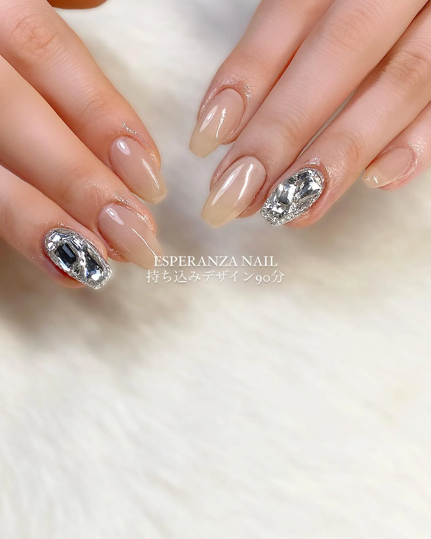 足立区エスペランサでビジューネイルで華やかにしませんか？