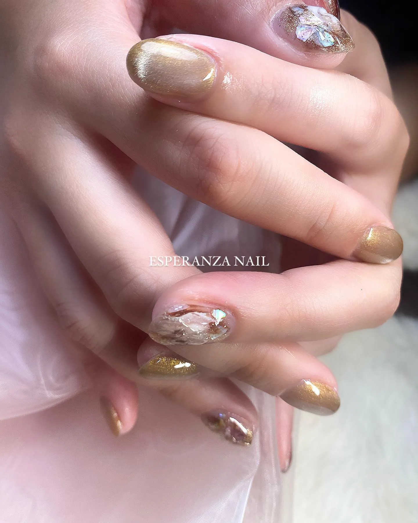 足立区エスペランサでビジューネイルで華やかにしませんか？