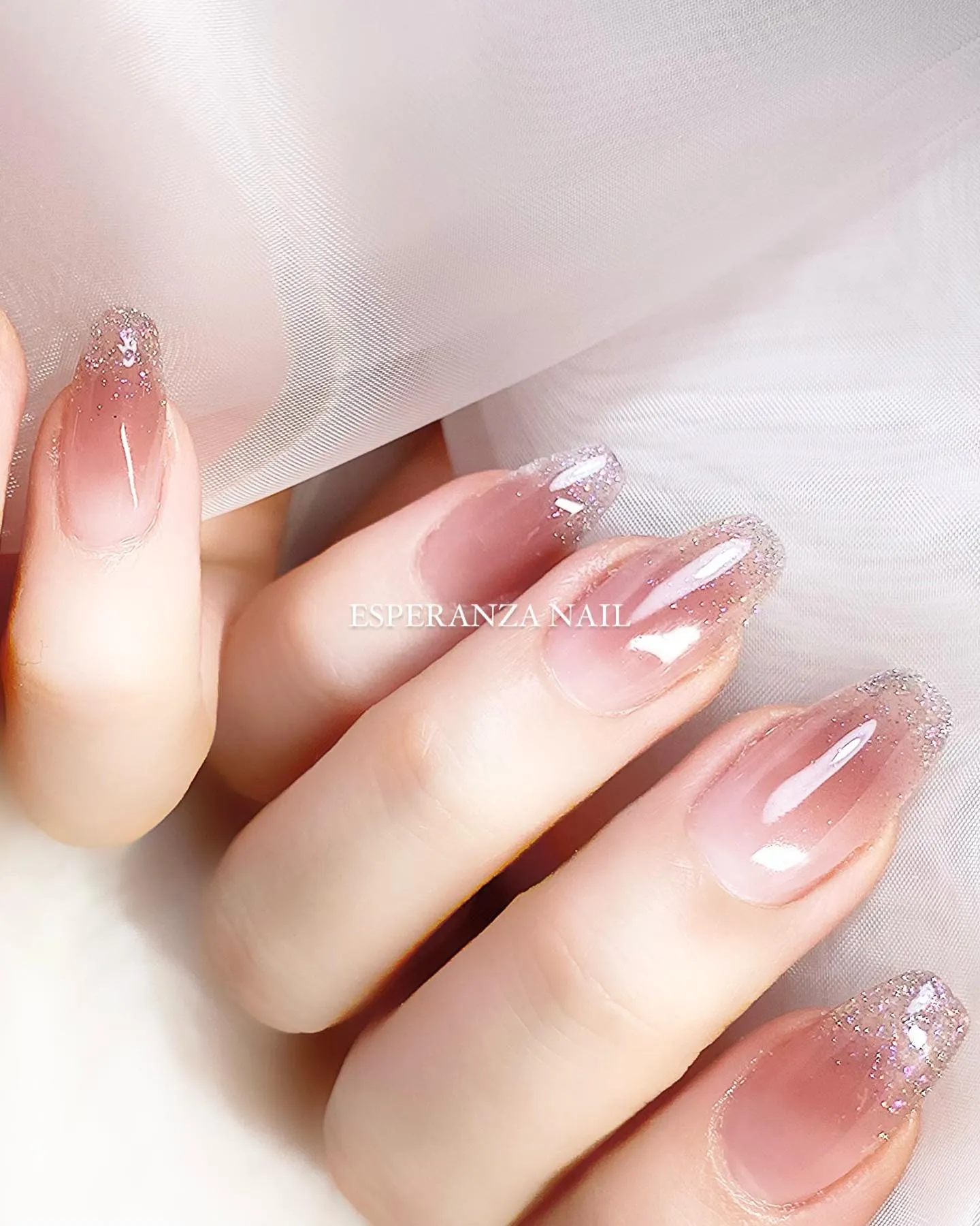 足立区エスペランサでビジューネイルで華やかにしませんか？