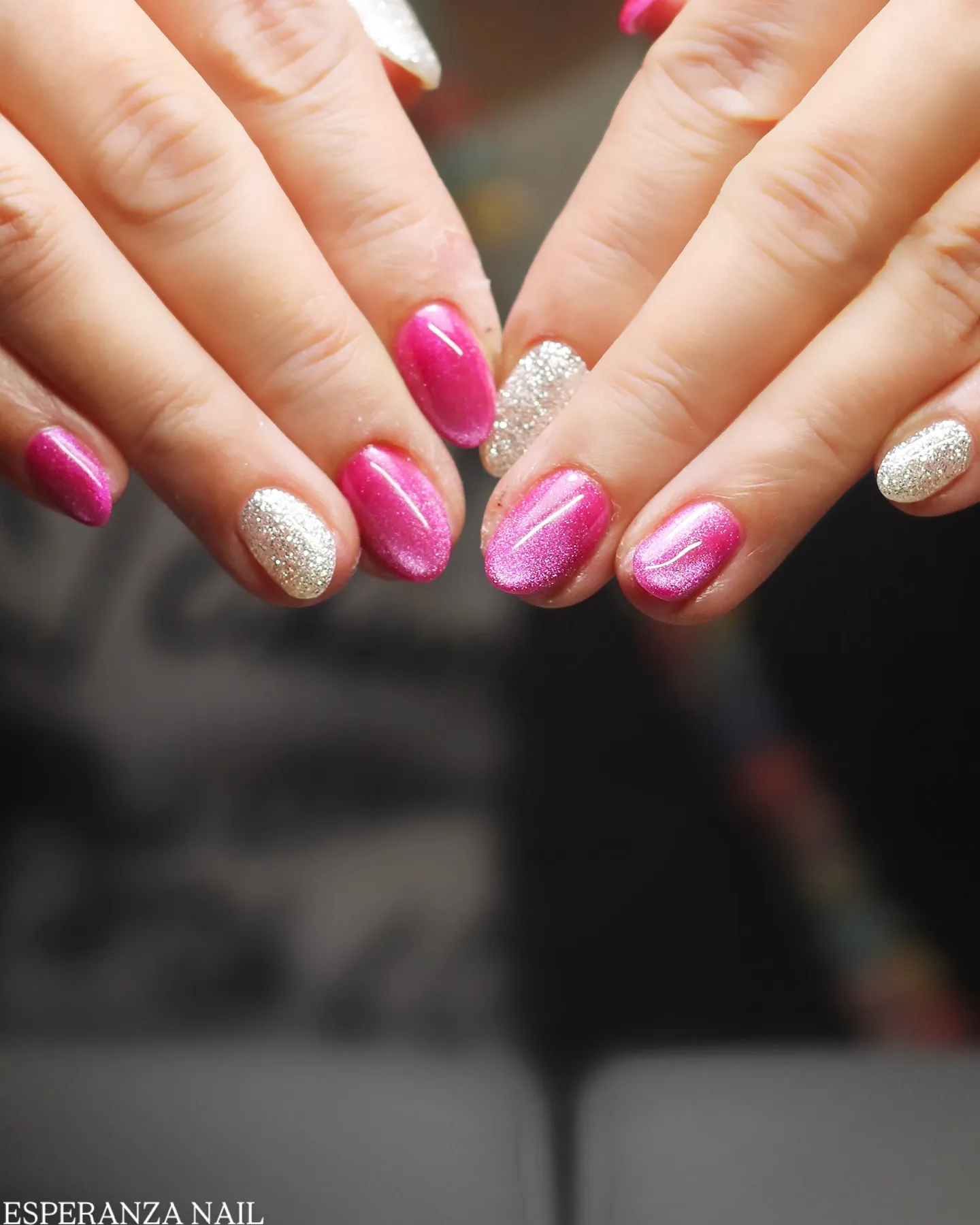 マグネット×フラッシュネイルが人気な大人デザインなら、エスペ...