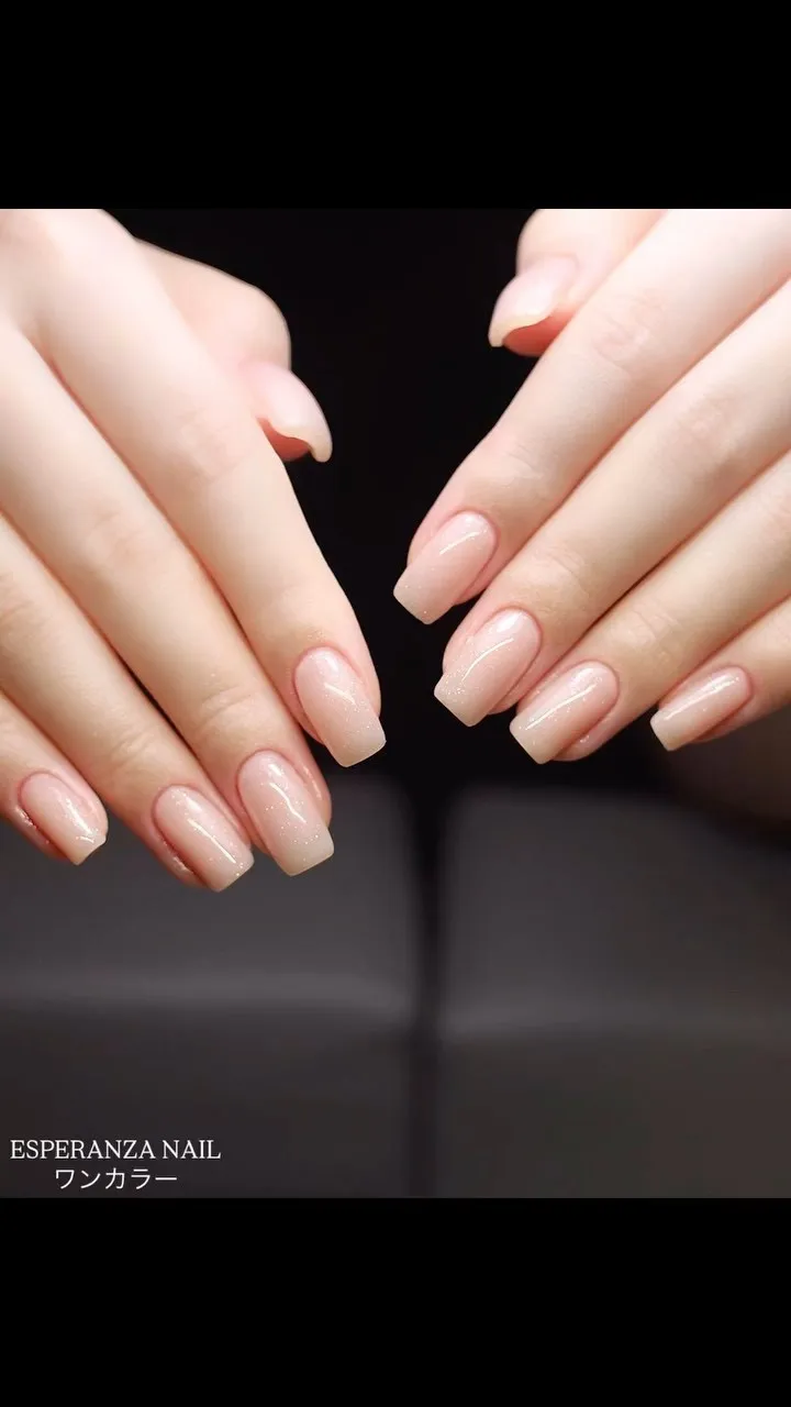 足立区エスペランサネイルでワンカラーもフォルムから艶のある仕...