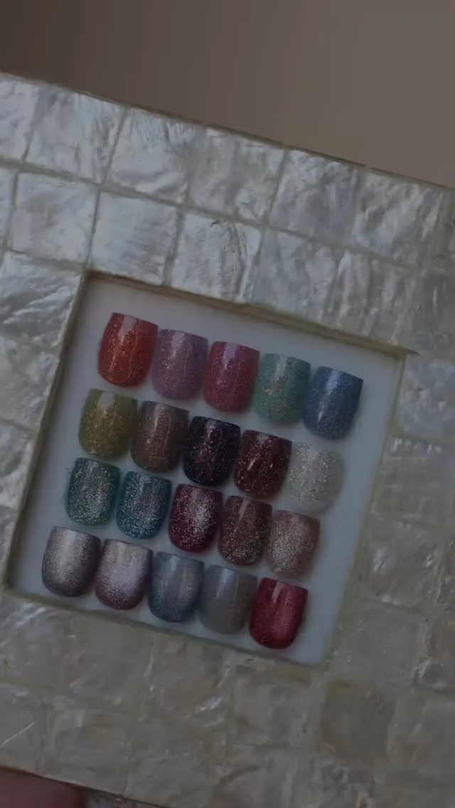 フットワンカラーの季節300色から選べます。